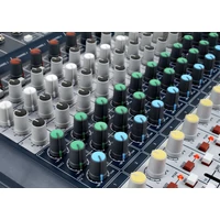 Soundcraft Signature12EU zenekari keverőpult
